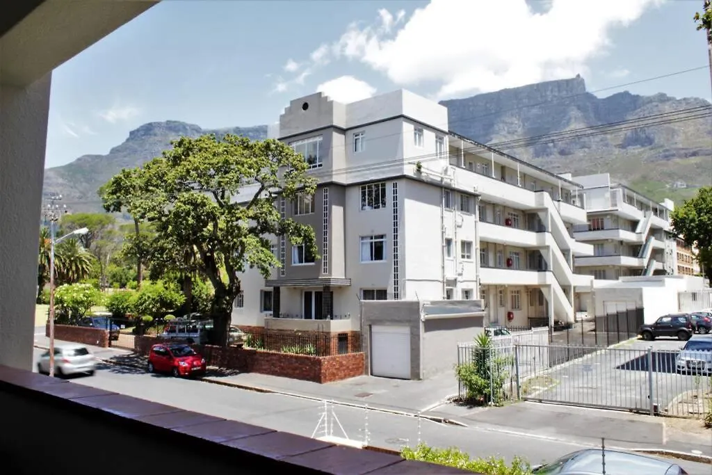 Apartment Table Mountain Views, Modern,Lots Of Natural Light, With Parking Cape Town