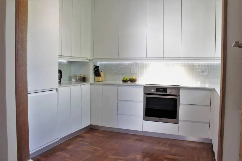 Apartment Table Mountain Views, Modern,Lots Of Natural Light, With Parking Cape Town