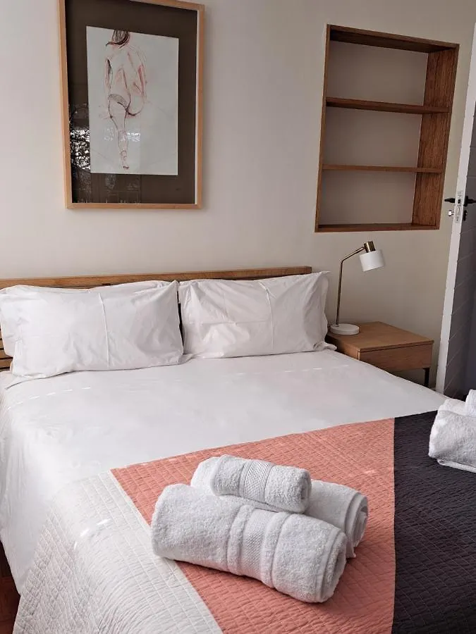 Table Mountain Views, Modern,Lots Of Natural Light, With Parking Cape Town Apartment