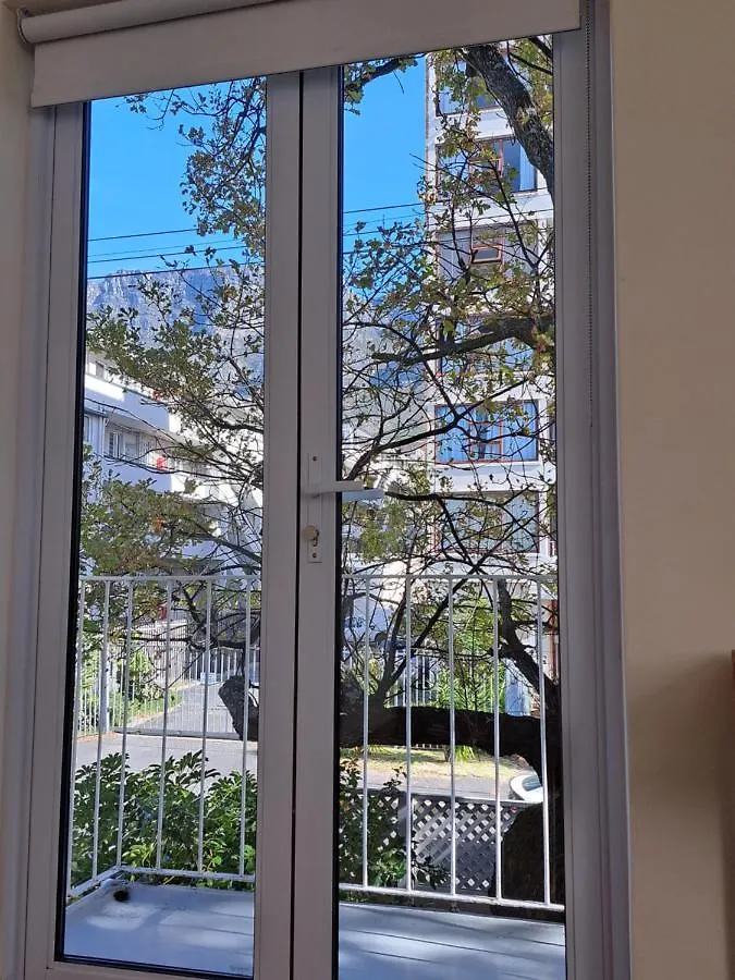 Apartment Table Mountain Views, Modern,Lots Of Natural Light, With Parking Cape Town